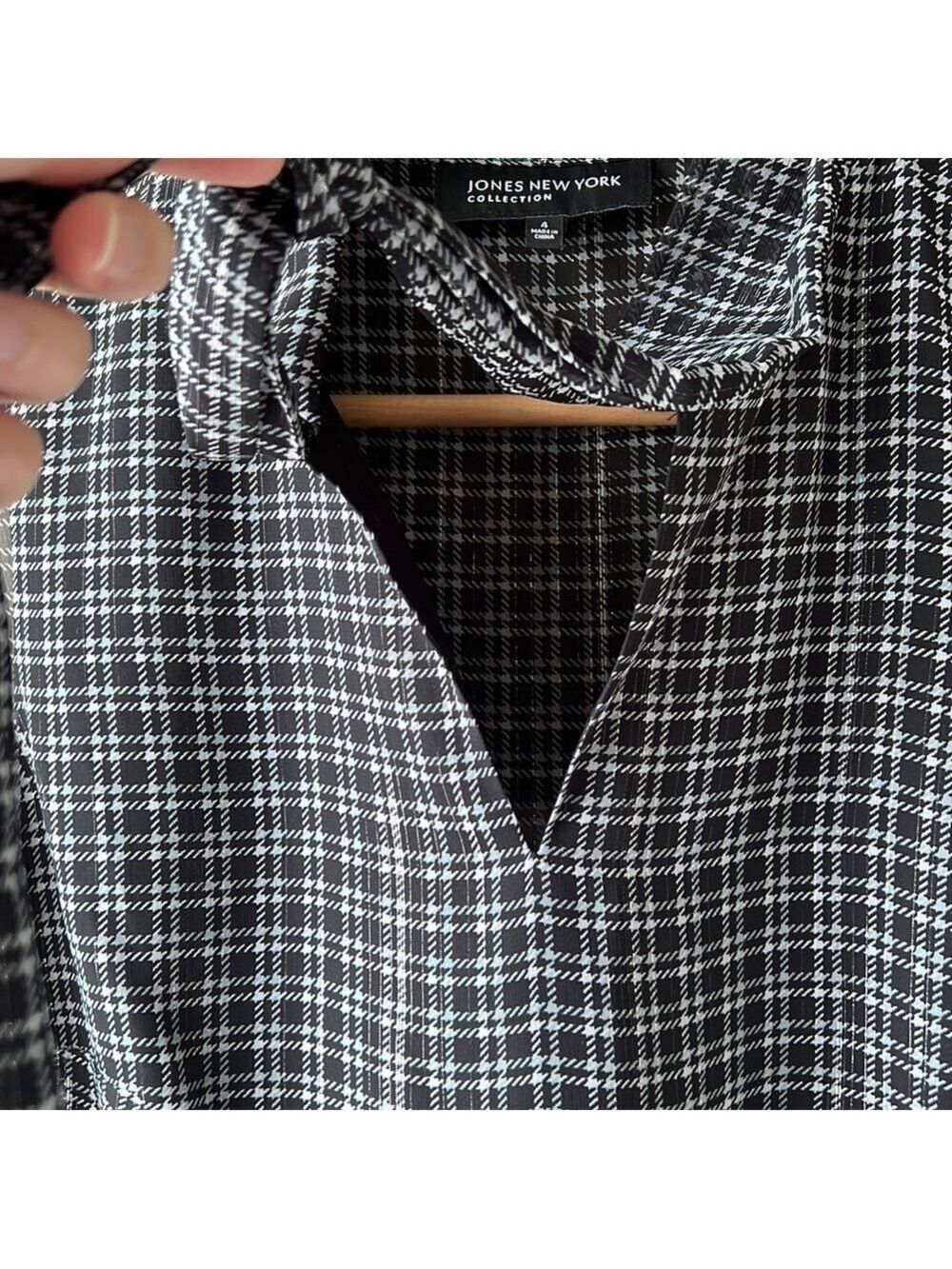 JONES NEW YORK Black & Silver Plaid Sleeveless Blouse Size 4 - Picture 10 of 14